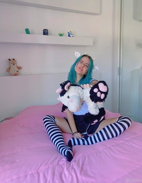 codon sg nude model image