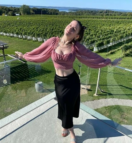 Nikki Jabs perfect star photo