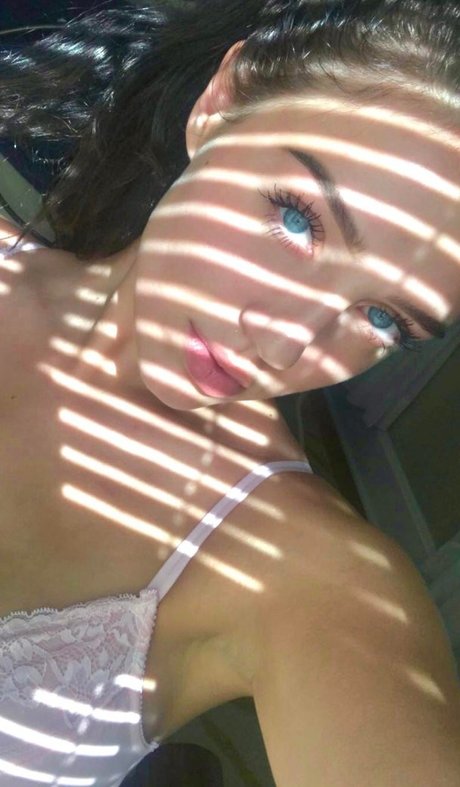 Cassie Camellia pretty pornstar image