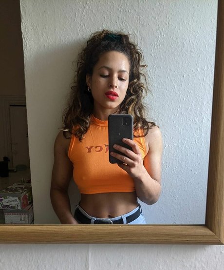 Moya Lothian McLean pretty model pic