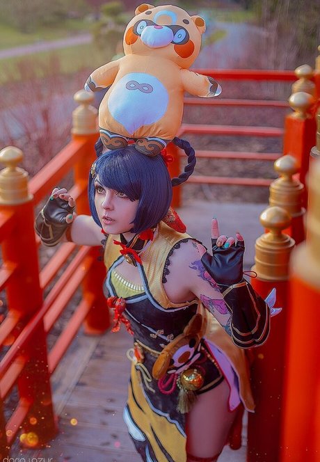 Bizarre Deer exclusive star pic