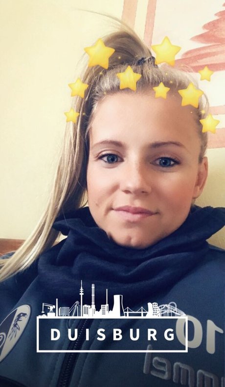 Julia Simic beautiful model pictures