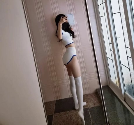 Lu luet model naked pictures