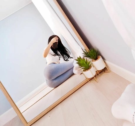 Lu luet model art picture