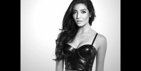 Jeannie D model naked pictures