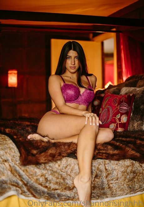 Shanna Signh model naked pictures