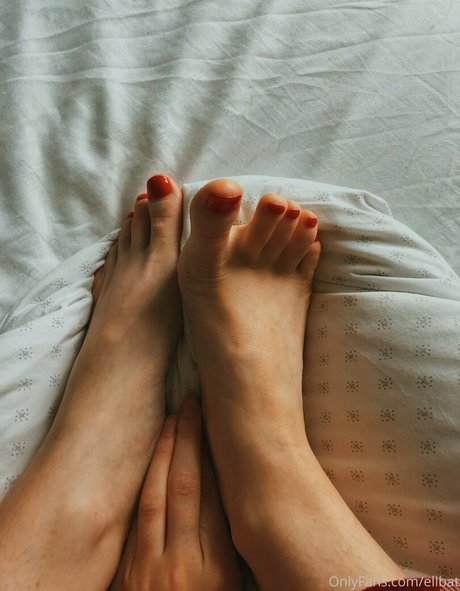 Ellbat nudes actress pic