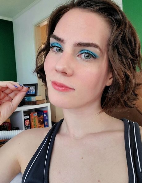 Maggie Mae Fish model adult image