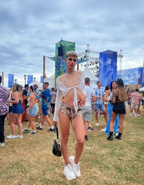 Ale theis erotic actress image