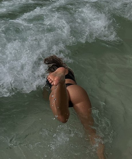 Li bash top star photo