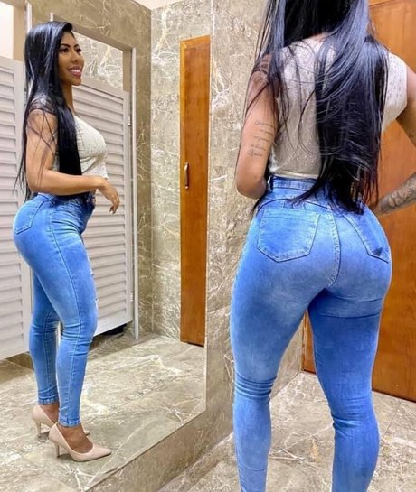 Julha Souza sexy model image