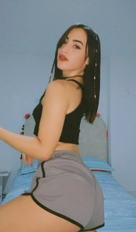 YulenyGz erotic model pictures