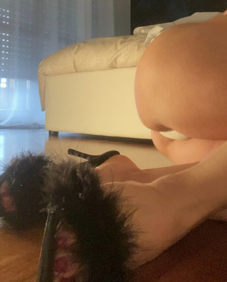 Elenamici pornographic model img