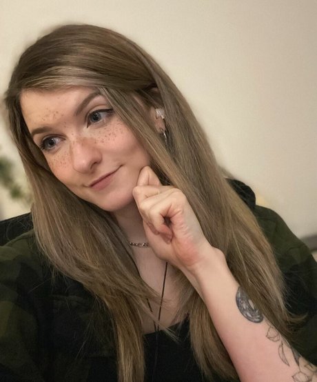 Lumenti model pretty image