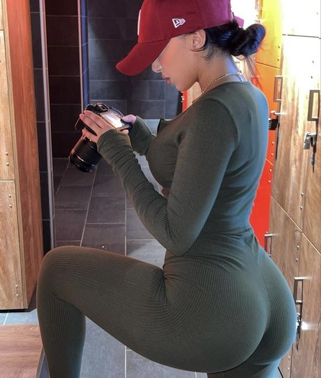 Akirayass nude star photo