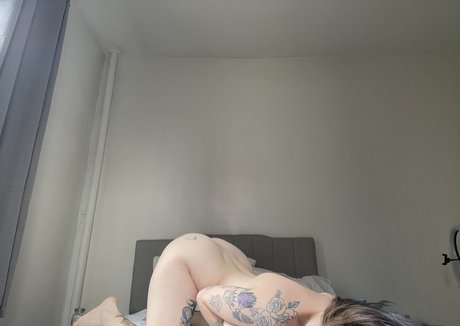 Noah Ivy model nudes archive