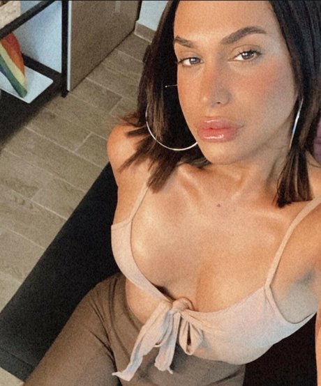 Kim Oar star nude image