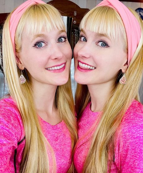 Camille And Kennerly hot model images