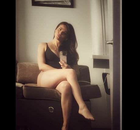 Lana Parilla star sexy pics