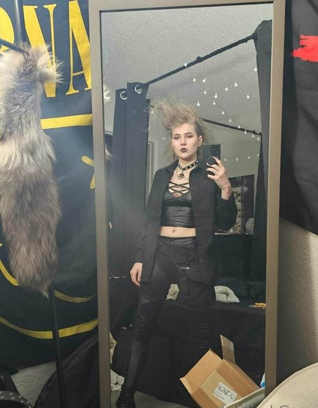 adalindgrayxo model xxx img