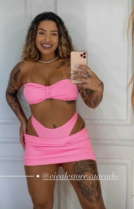 Muito Linda art star photos