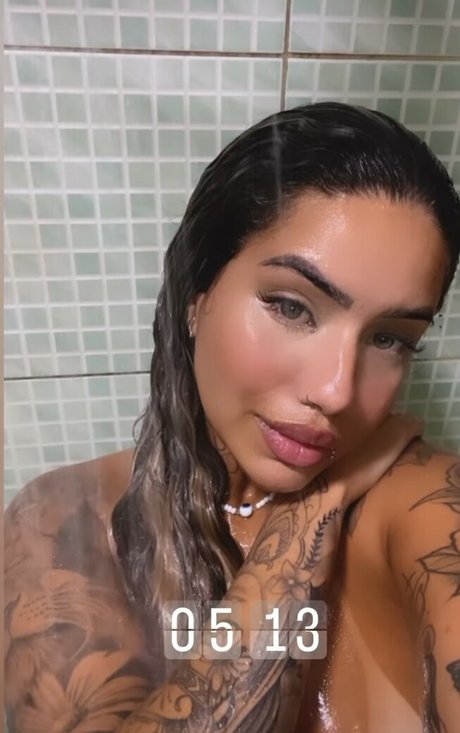 Muito Linda star perfect photos