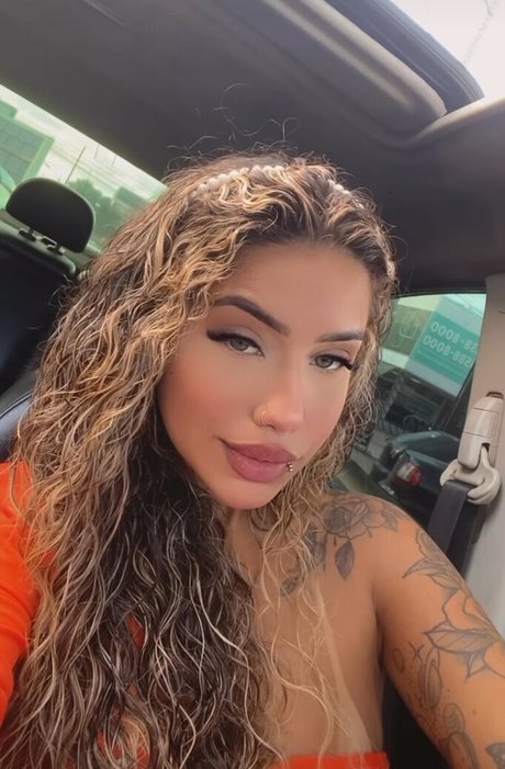 Muito Linda adult star image