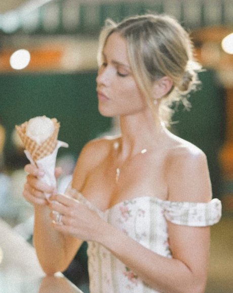 Claire Holt model art picture