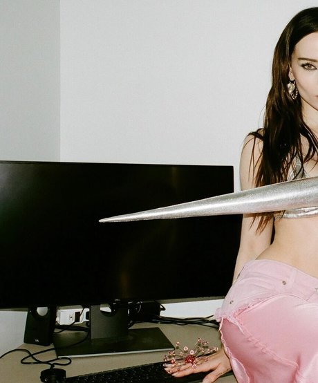 Dove Cameron art star pic