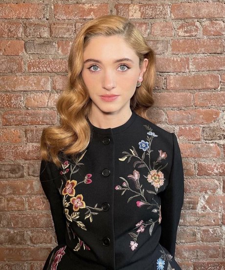 Natalia Dyer pornstar hd galleries