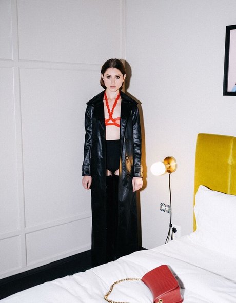 Natalia Dyer model top pictures