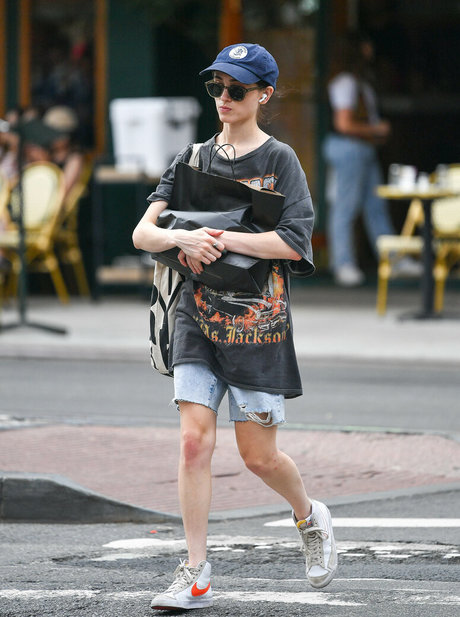 Natalia Dyer model perfect photo