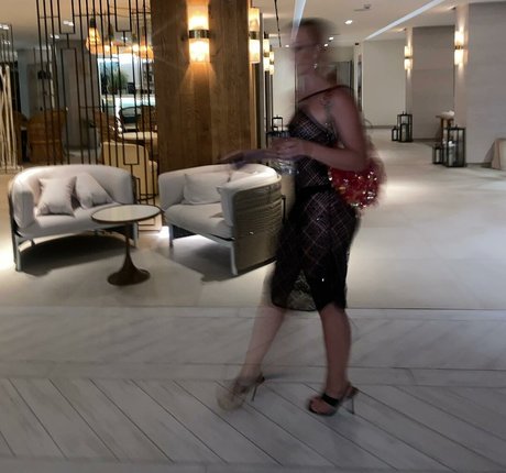 Zara Larsson profile pic