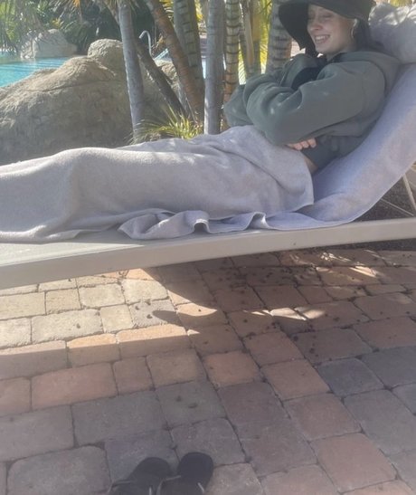 Zara Larsson model adult pics