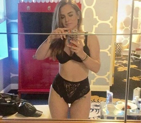 Joanna Jojo Levesque sexy actress galleries