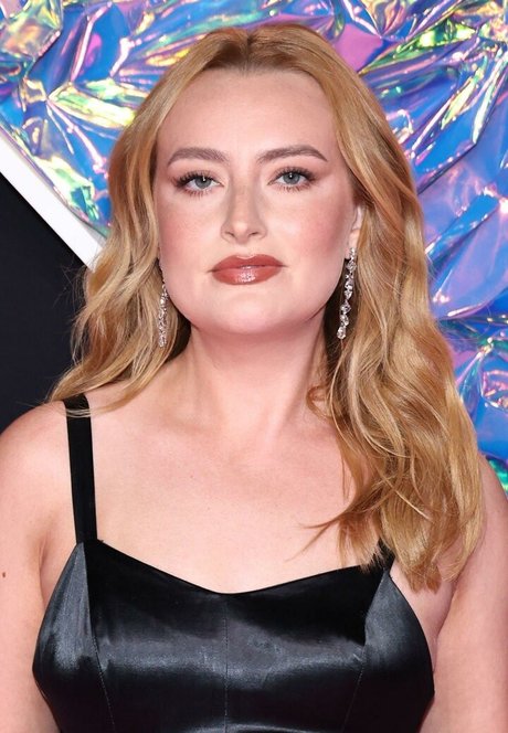 Amelia Dimoldenberg star nudes pics