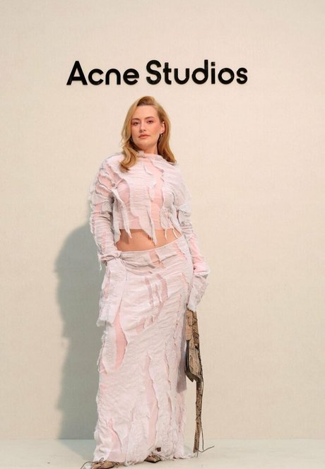 Amelia Dimoldenberg nice actress galleries