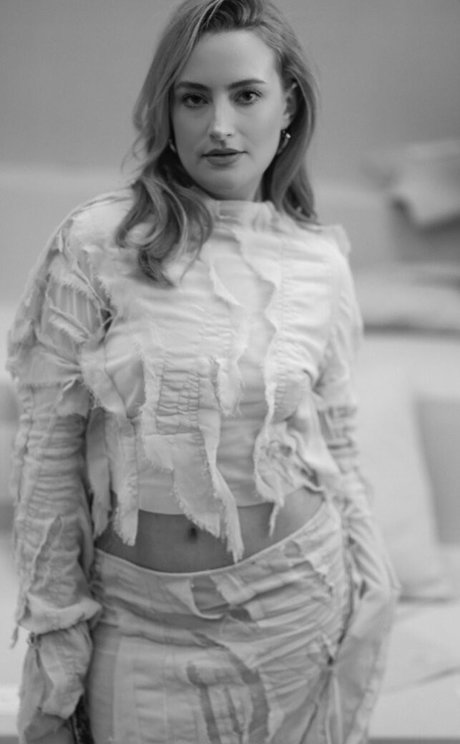 Amelia Dimoldenberg model adult pic