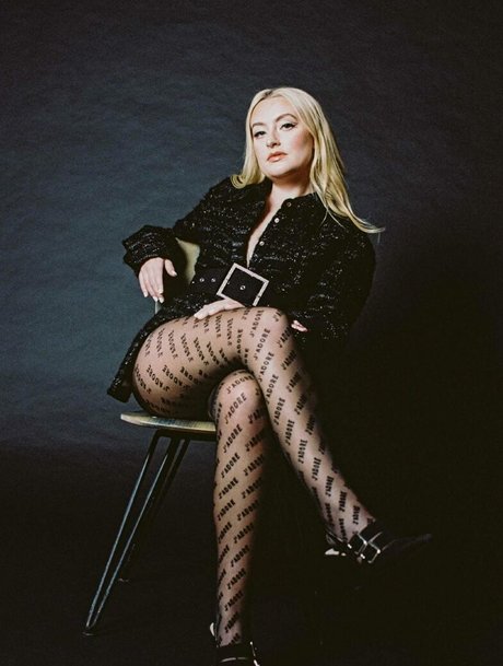 Amelia Dimoldenberg pornstar adult photo