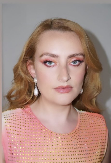 Amelia Dimoldenberg profile pic