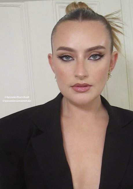 Amelia Dimoldenberg perfect actress photos