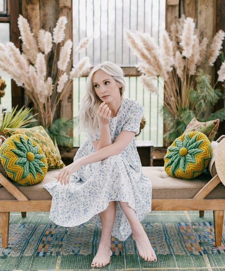 Candice King model hd img