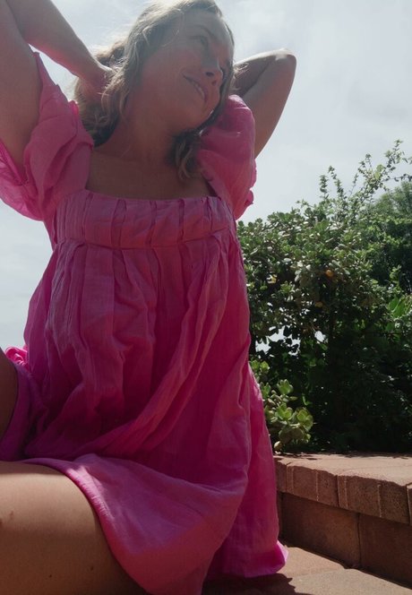 Brie Larson model sexy photos