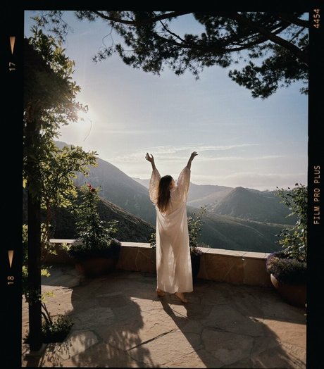 Brie Larson pretty star images