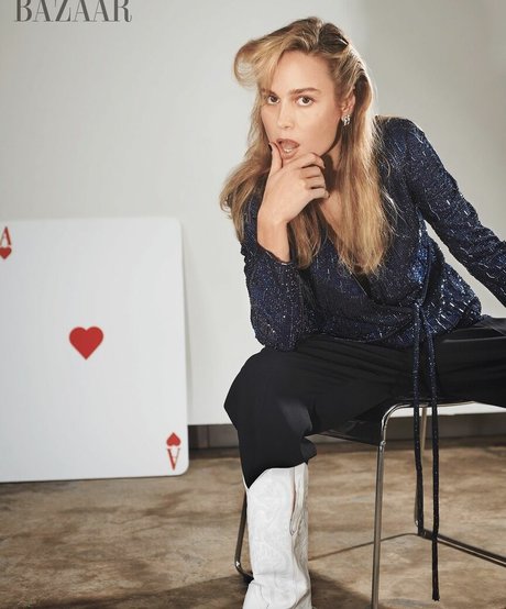 Brie Larson sexy star img