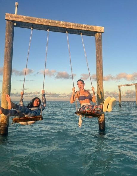 Brie Larson nice model gallery