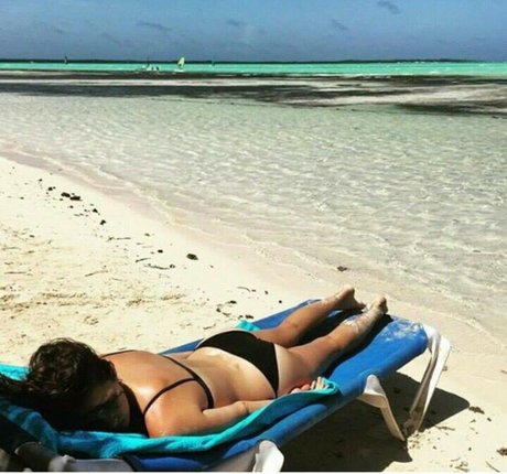 Shelley Hennig star erotic pic