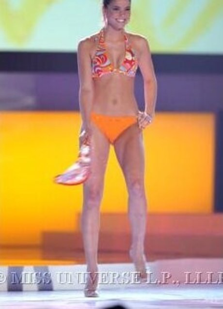 Shelley Hennig exclusive actress pics