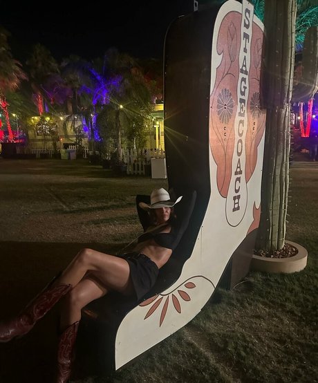 Shelley Hennig art actress photos