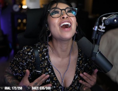 Aileen Senpai model pornographic photo